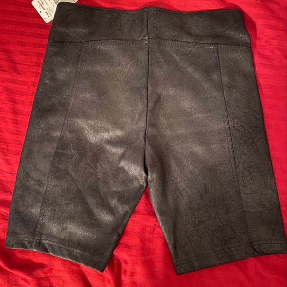 Free People Black Faux-Suede Biker Shorts BNWT - Picture 2 of 3